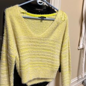 Kendal and Kylie long sleeve cropped sweater! size Xanax but fits like a medium